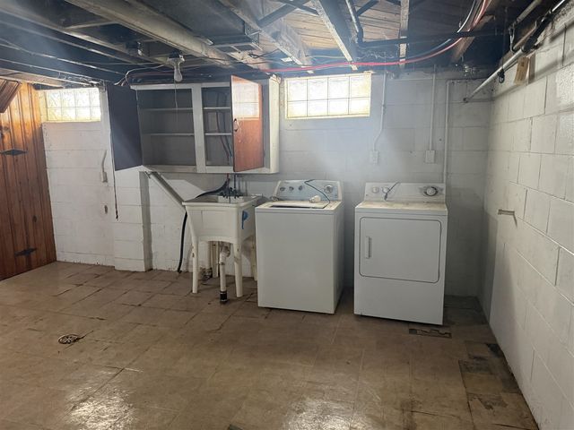 21004 Syracuse Avenue, Warren, MI 48091