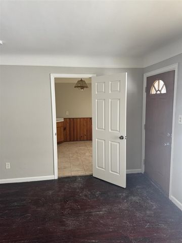 21004 Syracuse Avenue, Warren, MI 48091