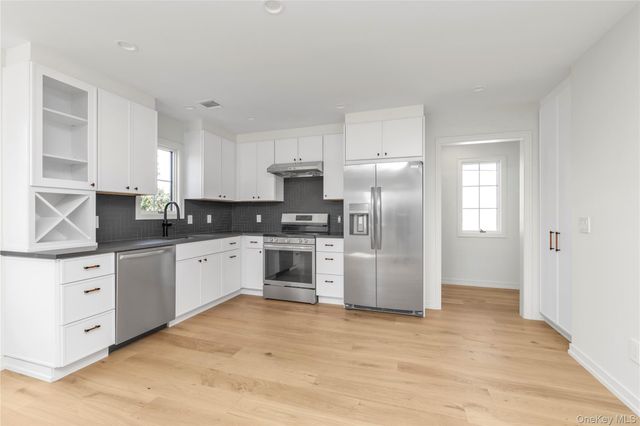 157 Lincoln Avenue 2, Mineola, NY 11501