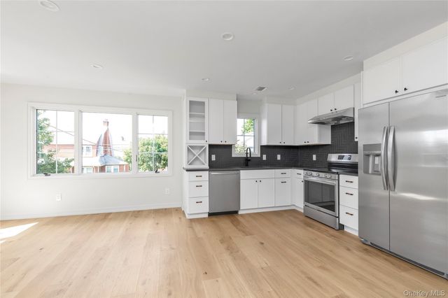 157 Lincoln Avenue 2, Mineola, NY 11501