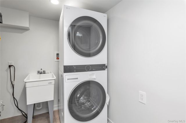 157 Lincoln Avenue 2, Mineola, NY 11501