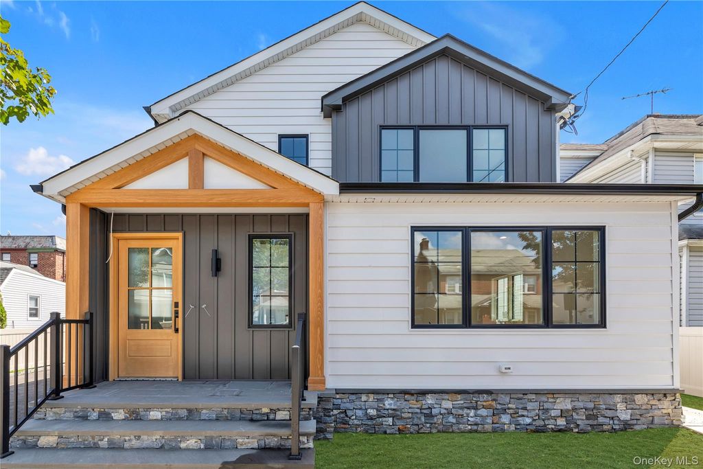 157 Lincoln Avenue 2, Mineola, NY 11501