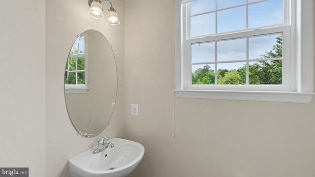 42371 TRELLIS SQ, Brambleton, VA 20148