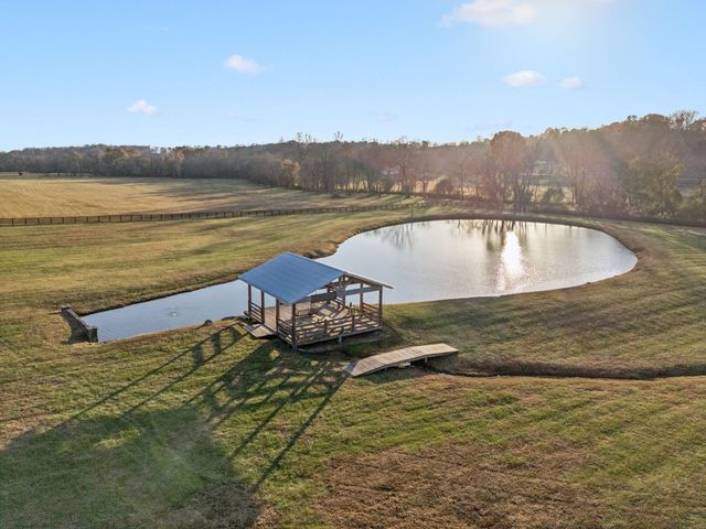 935 Leatherwood Creek Rd S, Pulaski, TN 38478