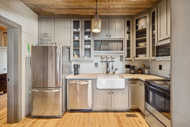 935 Leatherwood Creek Rd S, Pulaski, TN 38478