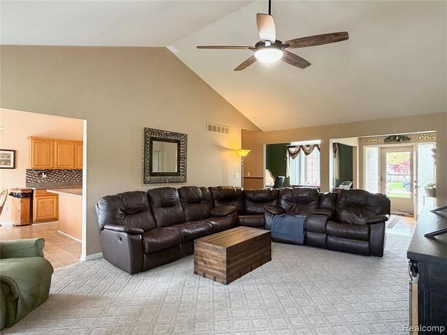 23601 Oakleigh Avenue, Woodhaven, MI 48183