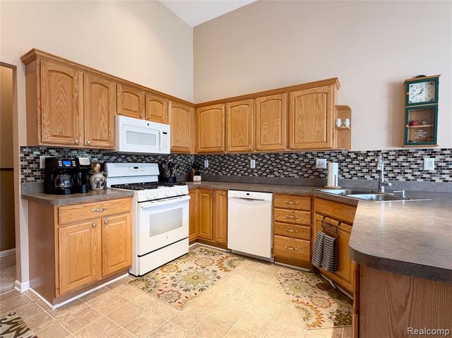 23601 Oakleigh Avenue, Woodhaven, MI 48183
