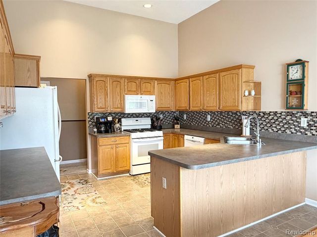 23601 Oakleigh Avenue, Woodhaven, MI 48183