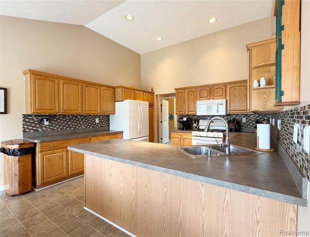 23601 Oakleigh Avenue, Woodhaven, MI 48183