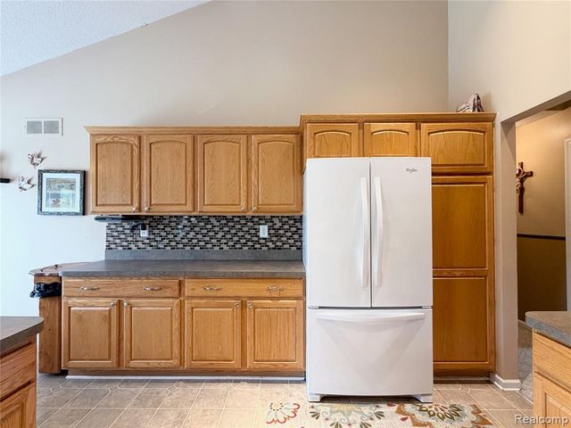 23601 Oakleigh Avenue, Woodhaven, MI 48183