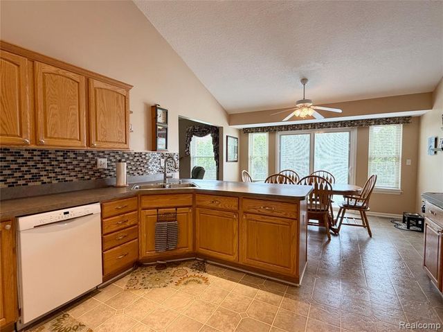 23601 Oakleigh Avenue, Woodhaven, MI 48183