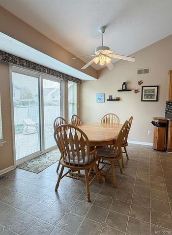 23601 Oakleigh Avenue, Woodhaven, MI 48183