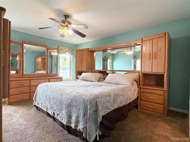 23601 Oakleigh Avenue, Woodhaven, MI 48183