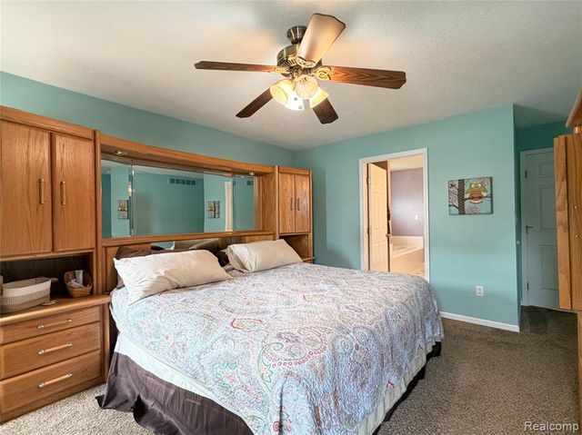 23601 Oakleigh Avenue, Woodhaven, MI 48183