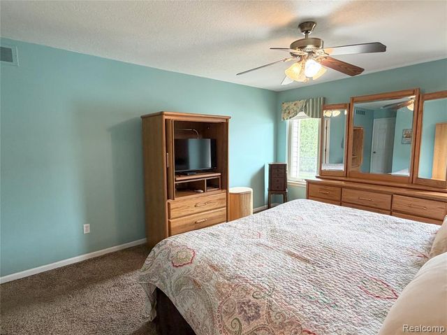 23601 Oakleigh Avenue, Woodhaven, MI 48183