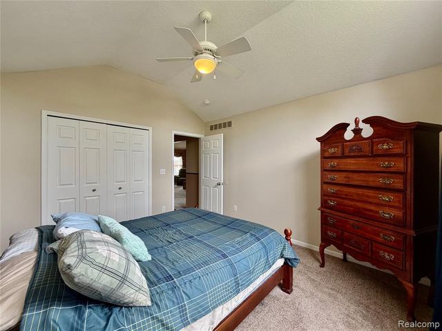 23601 Oakleigh Avenue, Woodhaven, MI 48183