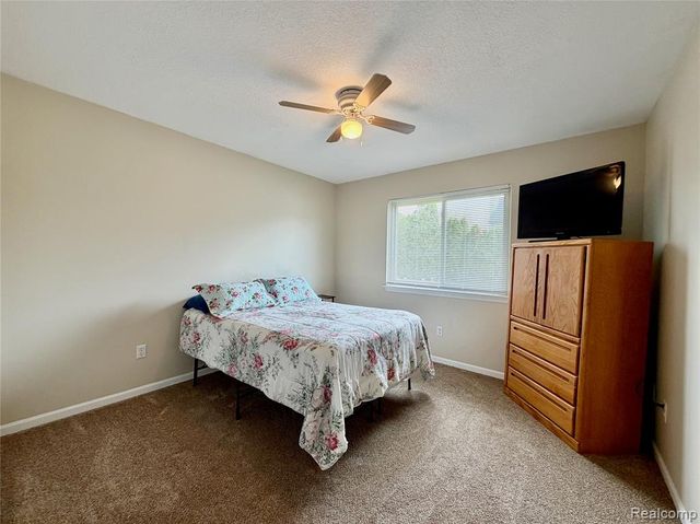 23601 Oakleigh Avenue, Woodhaven, MI 48183