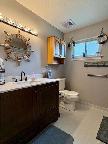 23601 Oakleigh Avenue, Woodhaven, MI 48183