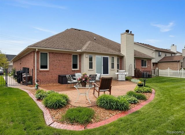 23601 Oakleigh Avenue, Woodhaven, MI 48183