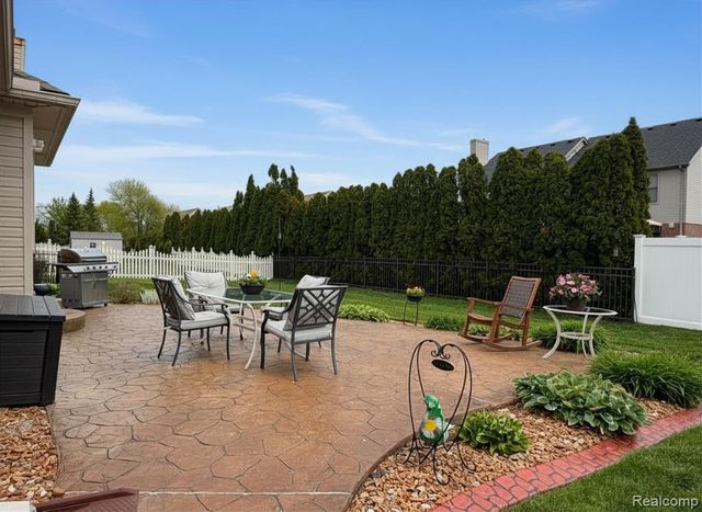 23601 Oakleigh Avenue, Woodhaven, MI 48183