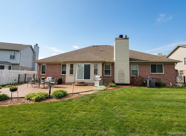 23601 Oakleigh Avenue, Woodhaven, MI 48183