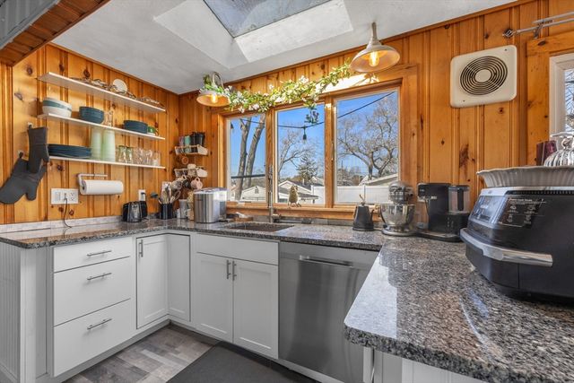 6 Pine St, Wareham, MA 02571