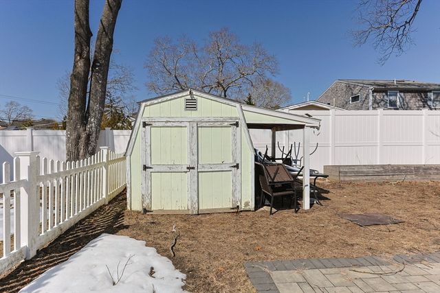 6 Pine St, Wareham, MA 02571