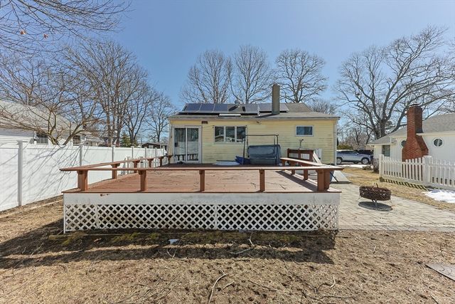 6 Pine St, Wareham, MA 02571