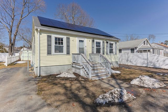 6 Pine St, Wareham, MA 02571
