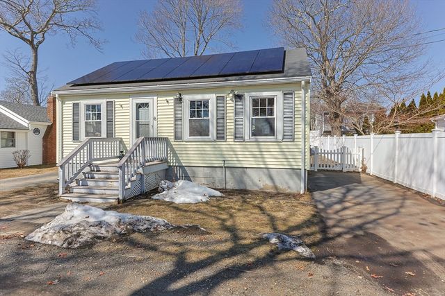 6 Pine St, Wareham, MA 02571