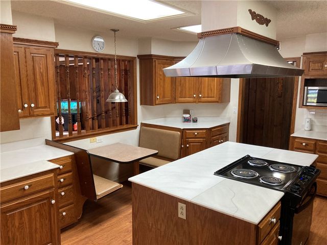 483 Coffee Lane, Green Forest, AR 72638