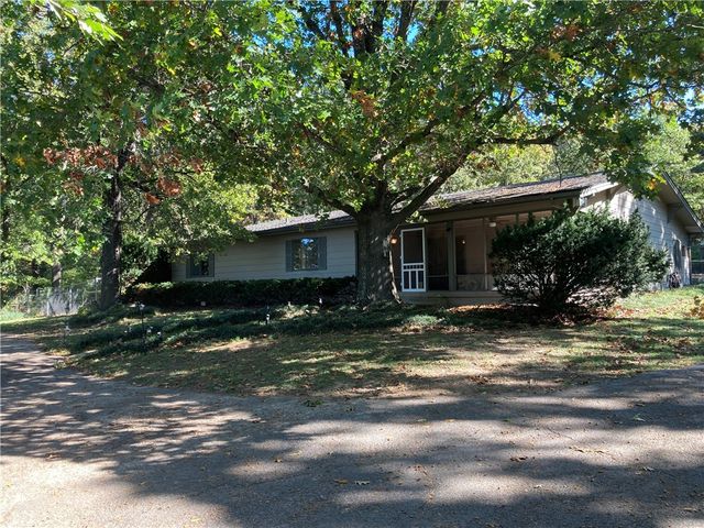 483 Coffee Lane, Green Forest, AR 72638