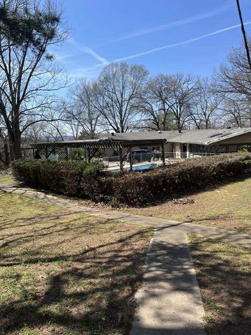 483 Coffee Lane, Green Forest, AR 72638