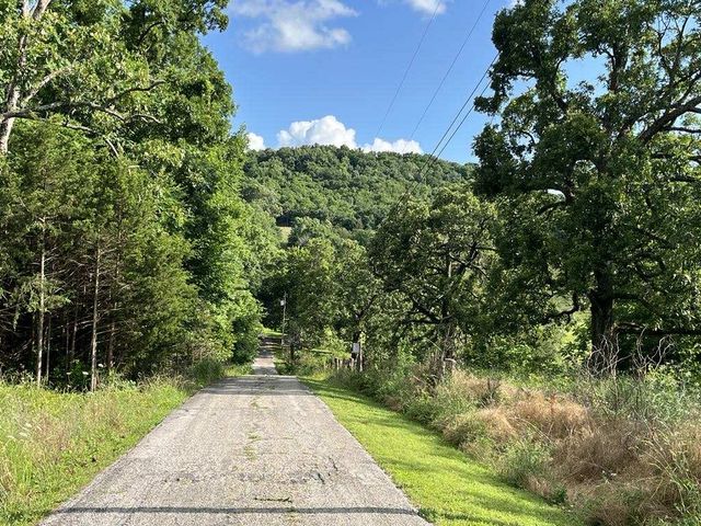 483 Coffee Lane, Green Forest, AR 72638