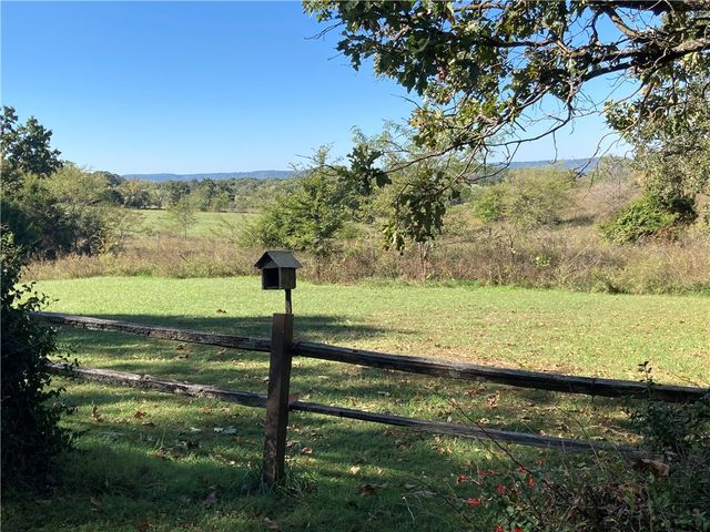 483 Coffee Lane, Green Forest, AR 72638