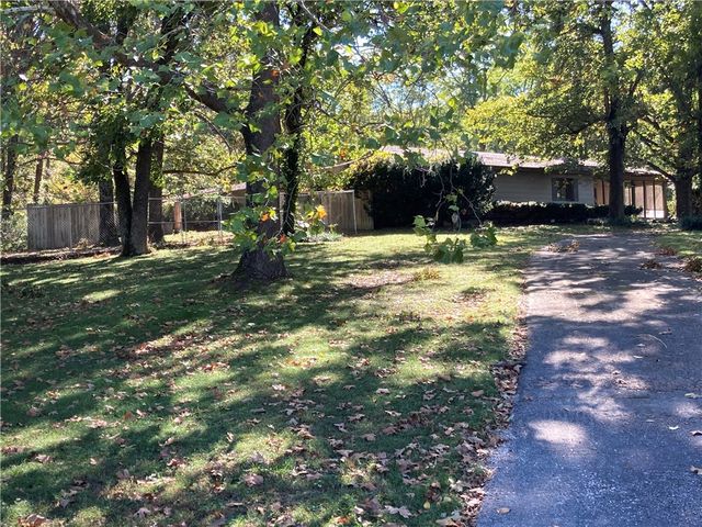 483 Coffee Lane, Green Forest, AR 72638