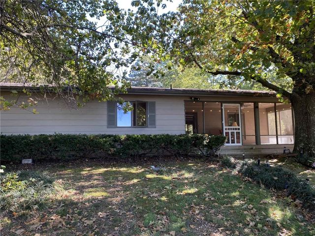 483 Coffee Lane, Green Forest, AR 72638