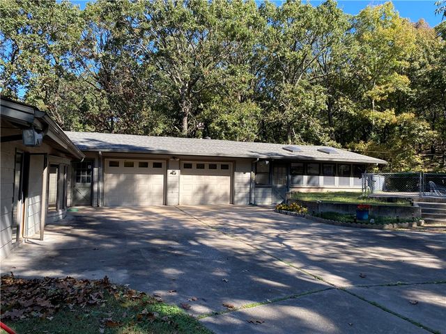 483 Coffee Lane, Green Forest, AR 72638