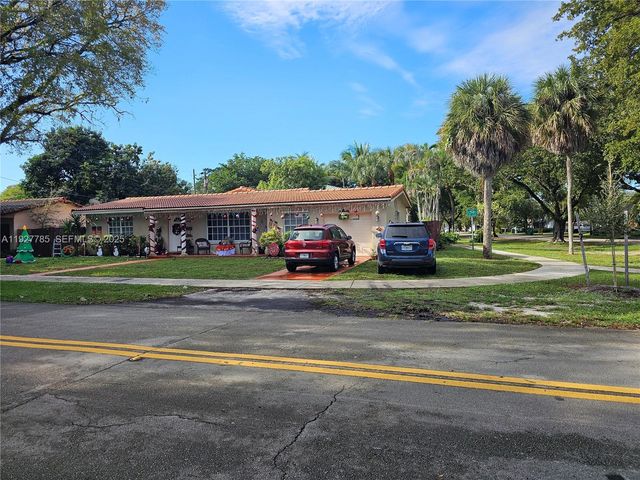 14420 Lake Childs Ct, Miami Lakes, FL 33014