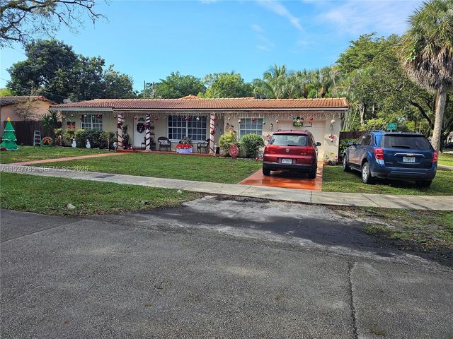 14420 Lake Childs Ct, Miami Lakes, FL 33014