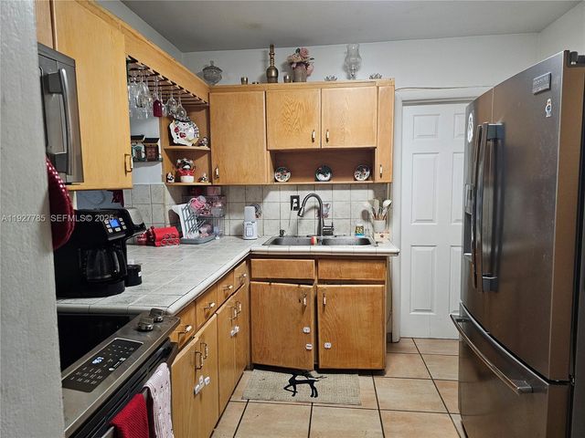 14420 Lake Childs Ct, Miami Lakes, FL 33014