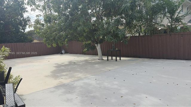 14420 Lake Childs Ct, Miami Lakes, FL 33014