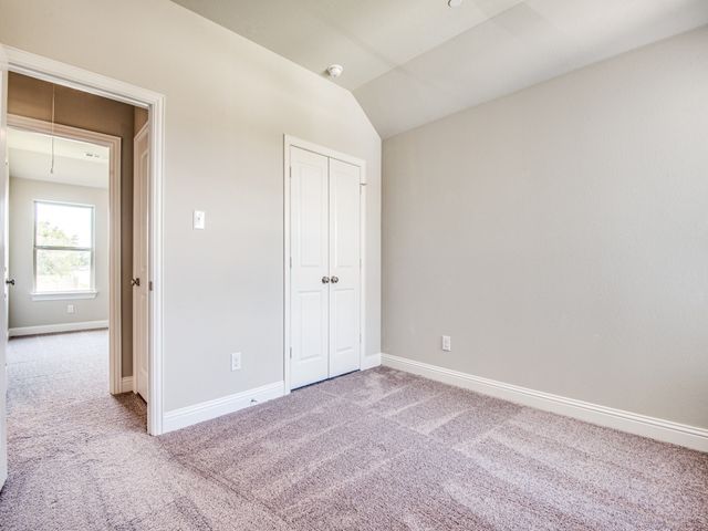 641 Hutchinson Lane, Lewisville, TX 75077