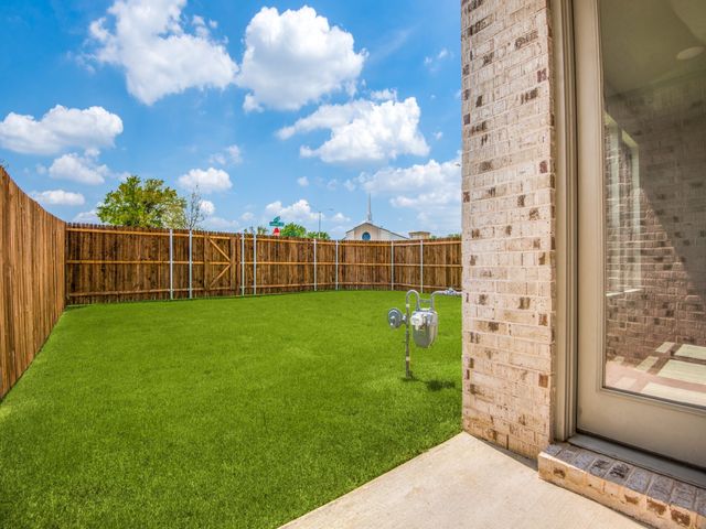 641 Hutchinson Lane, Lewisville, TX 75077