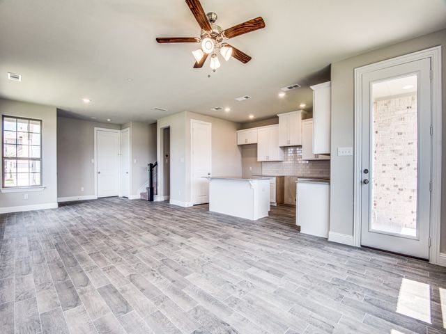 641 Hutchinson Lane, Lewisville, TX 75077