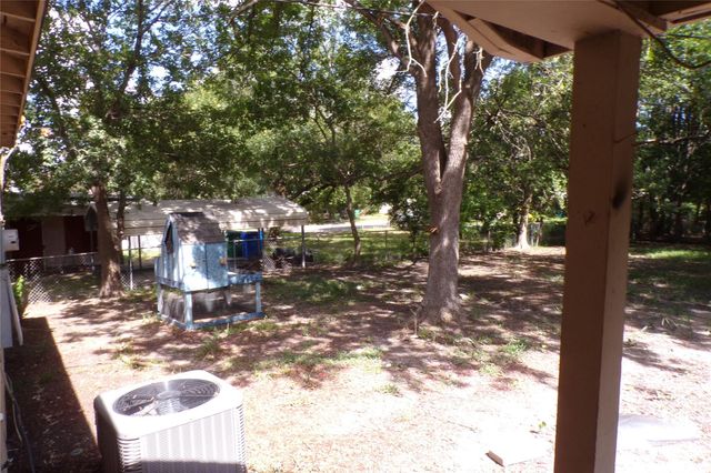 705 Otis ST, Taylor, TX 76574