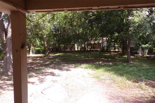 705 Otis ST, Taylor, TX 76574