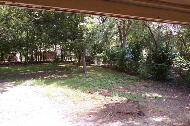 705 Otis ST, Taylor, TX 76574