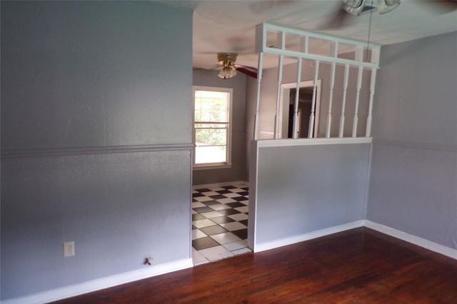 705 Otis ST, Taylor, TX 76574
