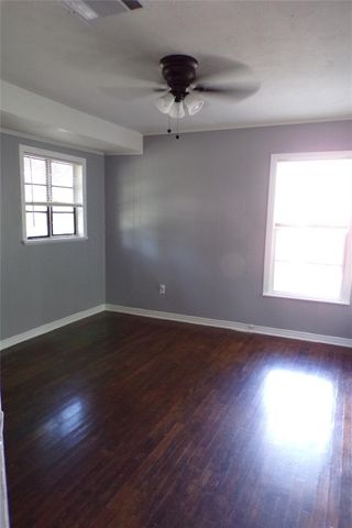 705 Otis ST, Taylor, TX 76574
